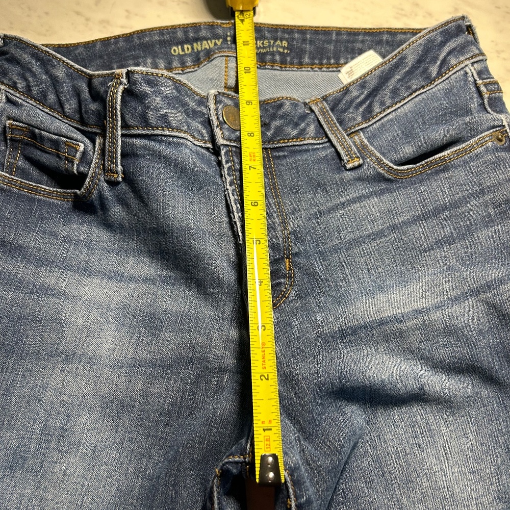 Old Navy Rock Star Mid rise jeans 9 inches.  Size 6 Short . - Picture 5 of 7